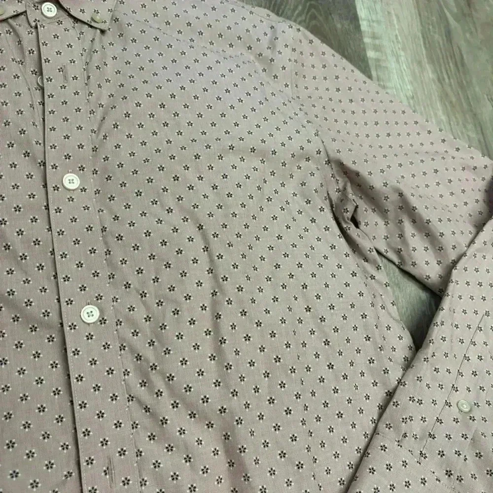 Banana republic Non-iron standard fit light pink flower button down shirt sz med